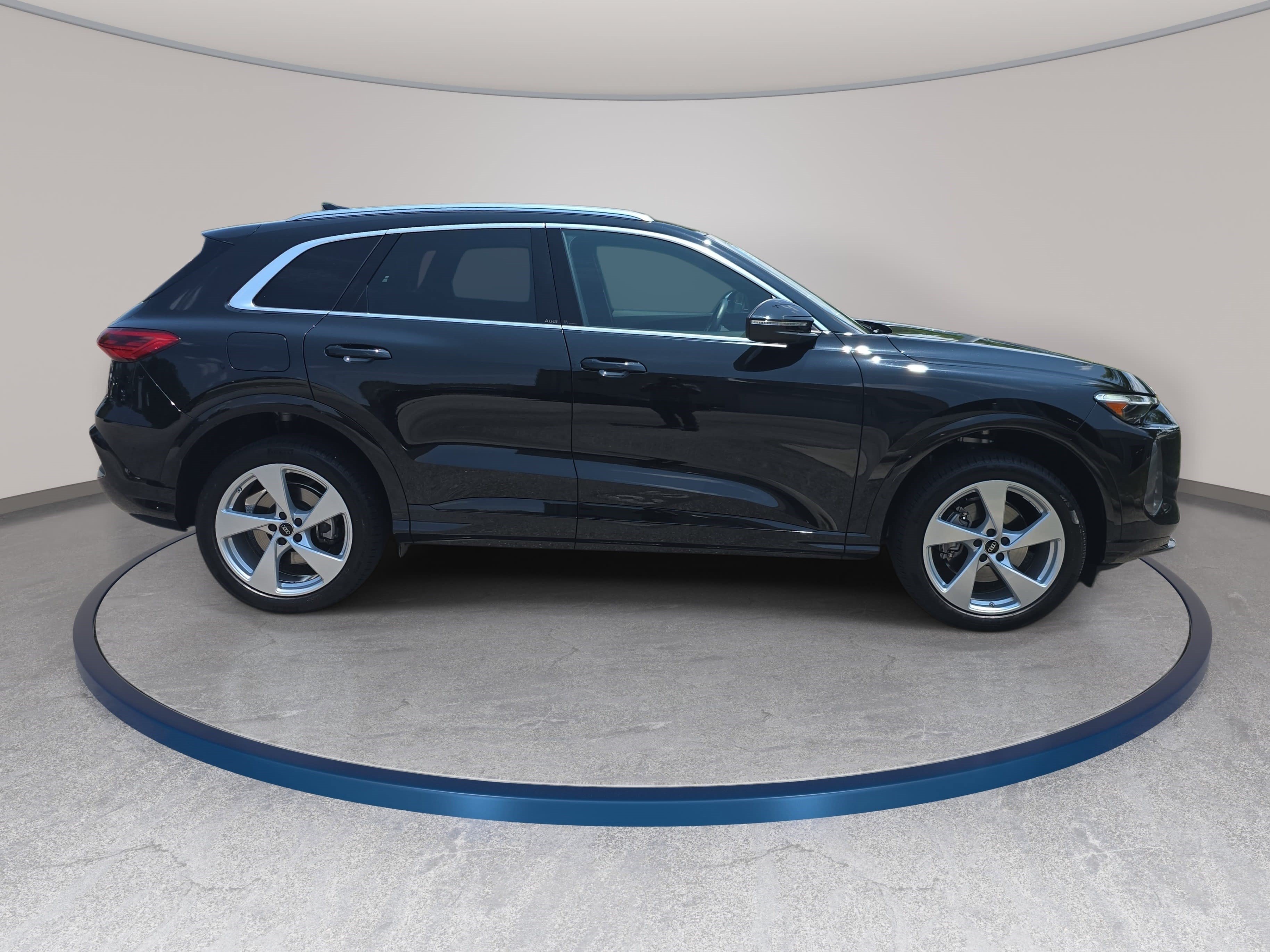 Certified 2025 Audi Q5 Premium Plus w/ Premium Plus AWD/4WD image 4