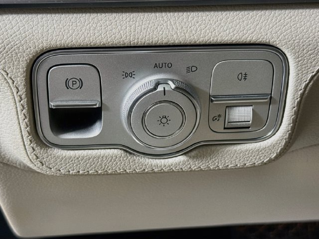 Used 2024 Mercedes-Benz GLE 350 4MATIC image 10