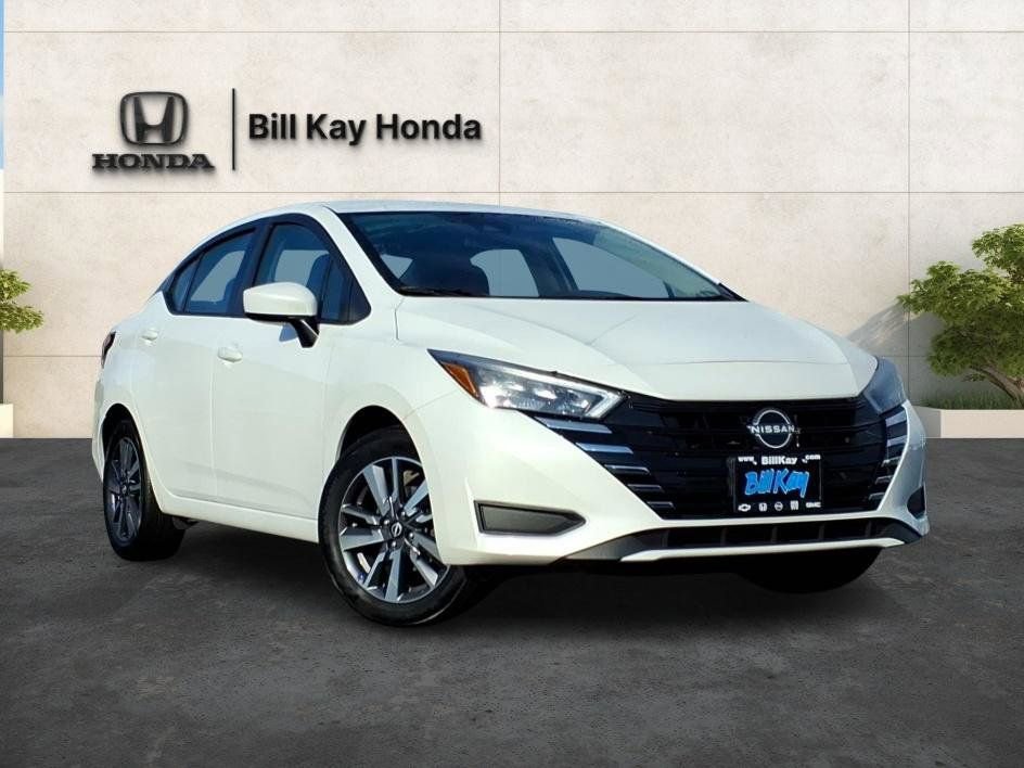 Used 2025 Nissan Versa SV FWD image 5