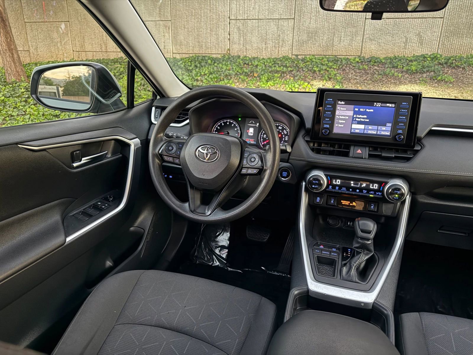 Used 2019 Toyota RAV4 XLE w/ Convenience Package FWD image 19
