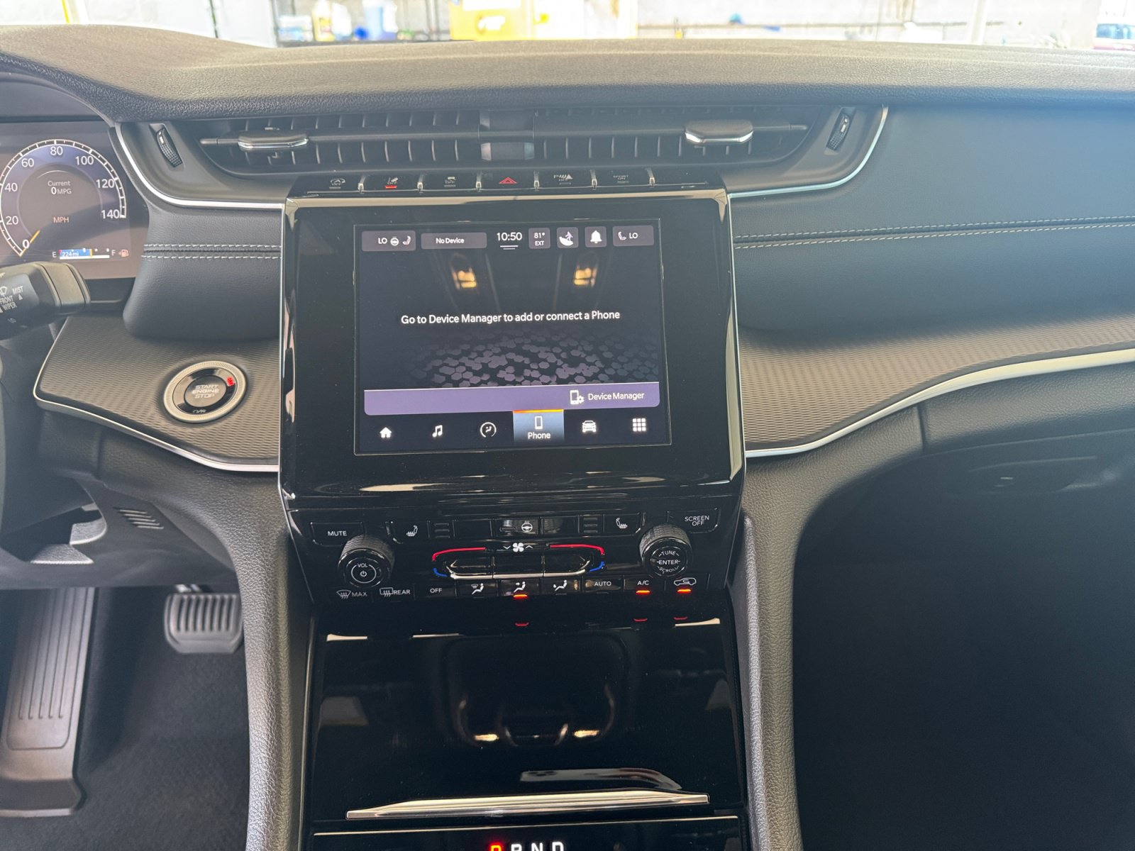 Used 2025 Jeep Grand Cherokee Laredo w/ Luxury Tech Group I AWD/4WD image 21