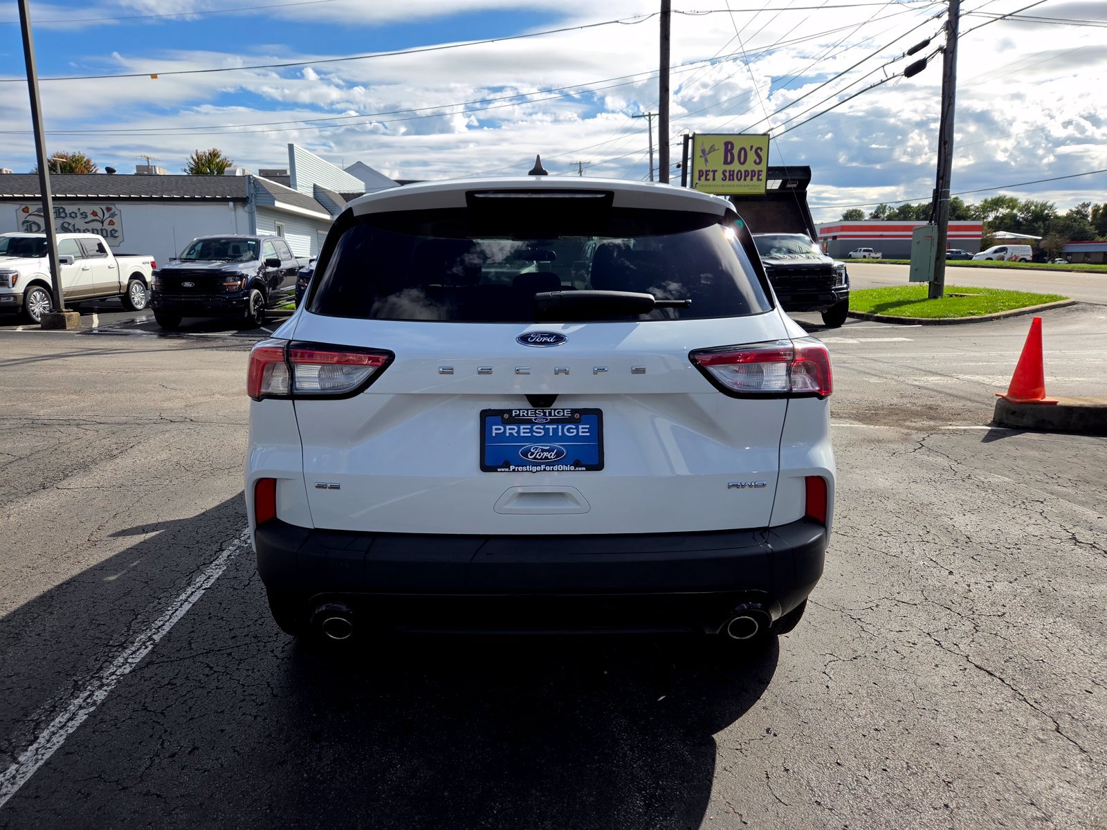 Used 2022 Ford Escape SE w/ SE Sport Appearance Package AWD/4WD image 4