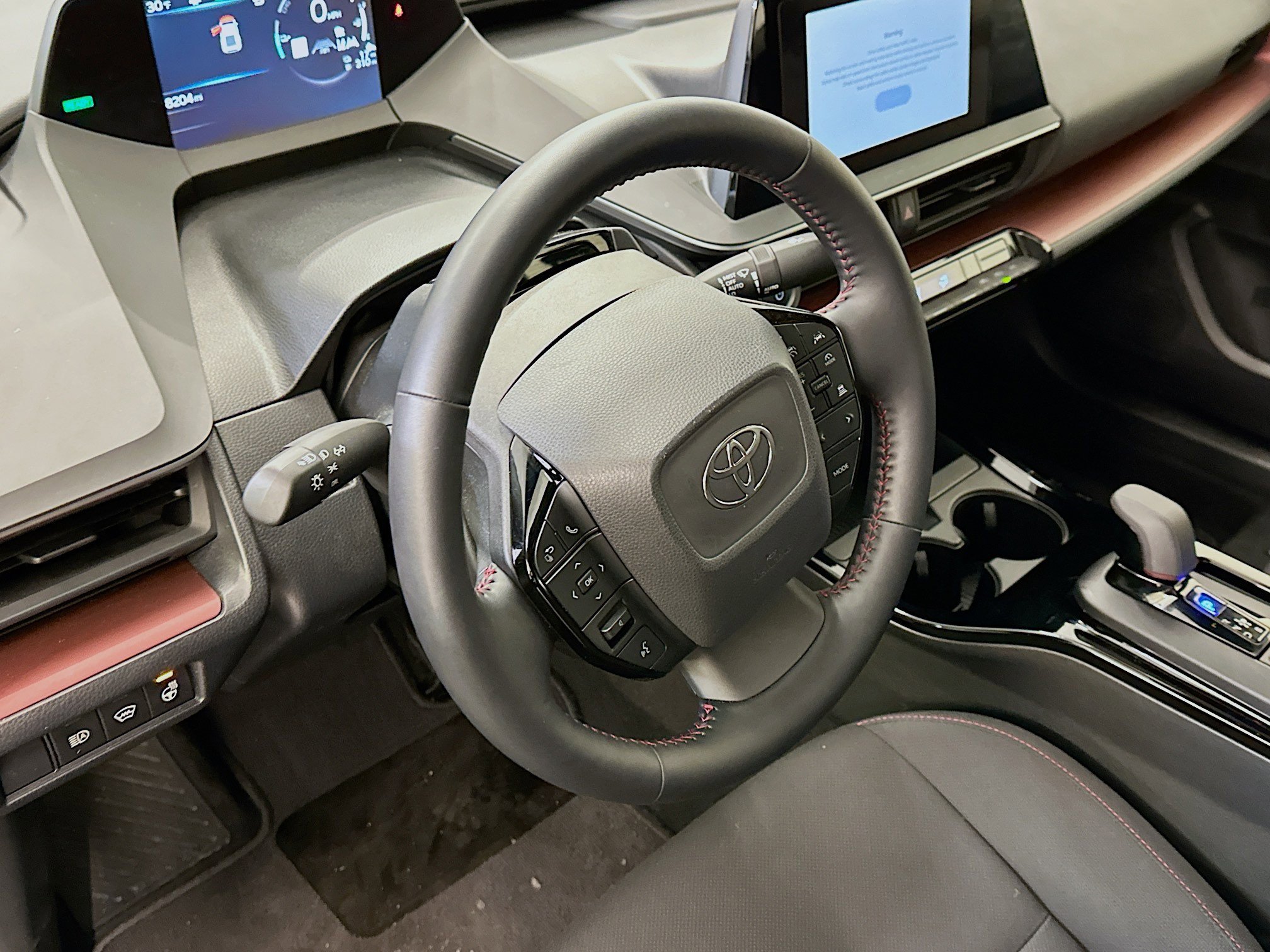 Used 2025 Toyota Prius Plug-In Hybrid image 18