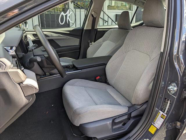 Used 2025 Toyota Camry LE image 8