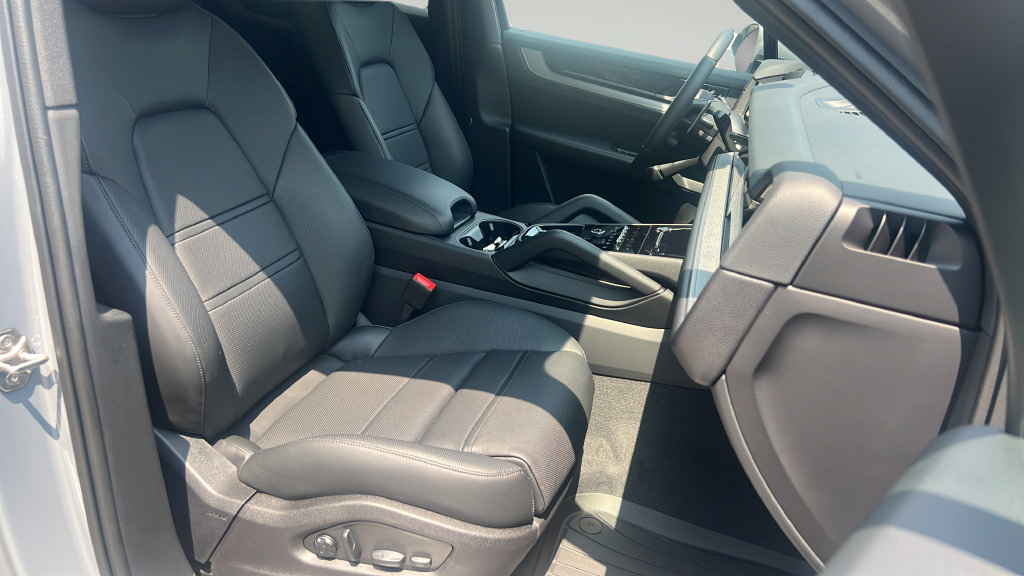 New 2026 Porsche Cayenne E-Hybrid Coupe AWD/4WD image 21