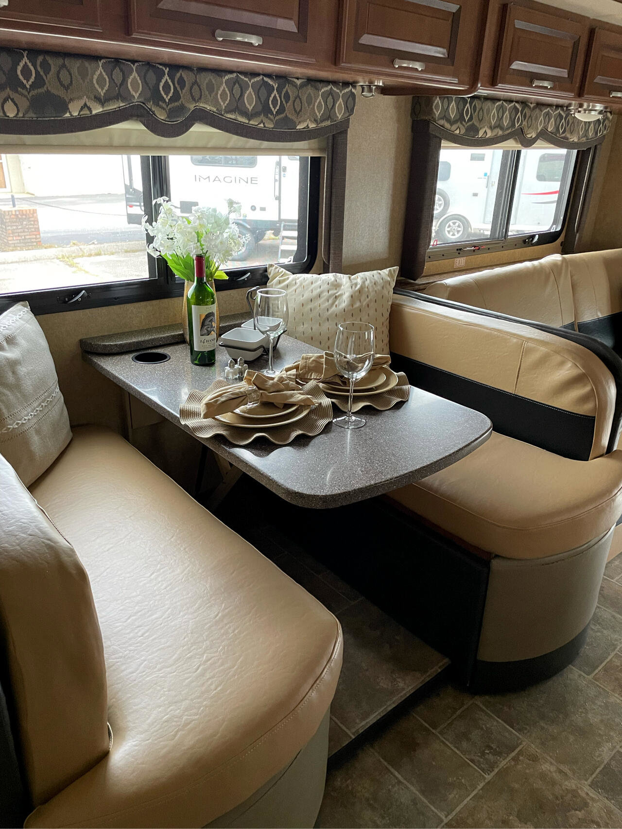 Used 2014 Ford F550 2WD Regular Cab Super Duty image 25