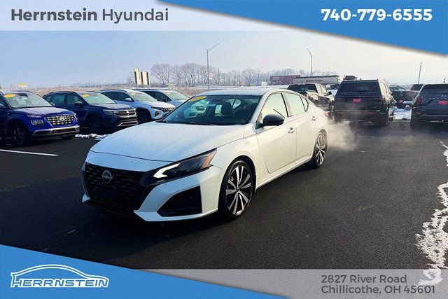 Used 2023 Nissan Altima 2.0 SR image 3