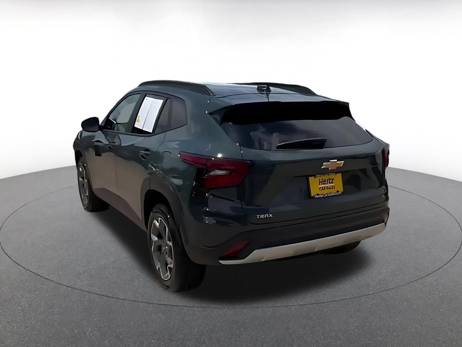 Used 2025 Chevrolet Trax LT FWD image 10