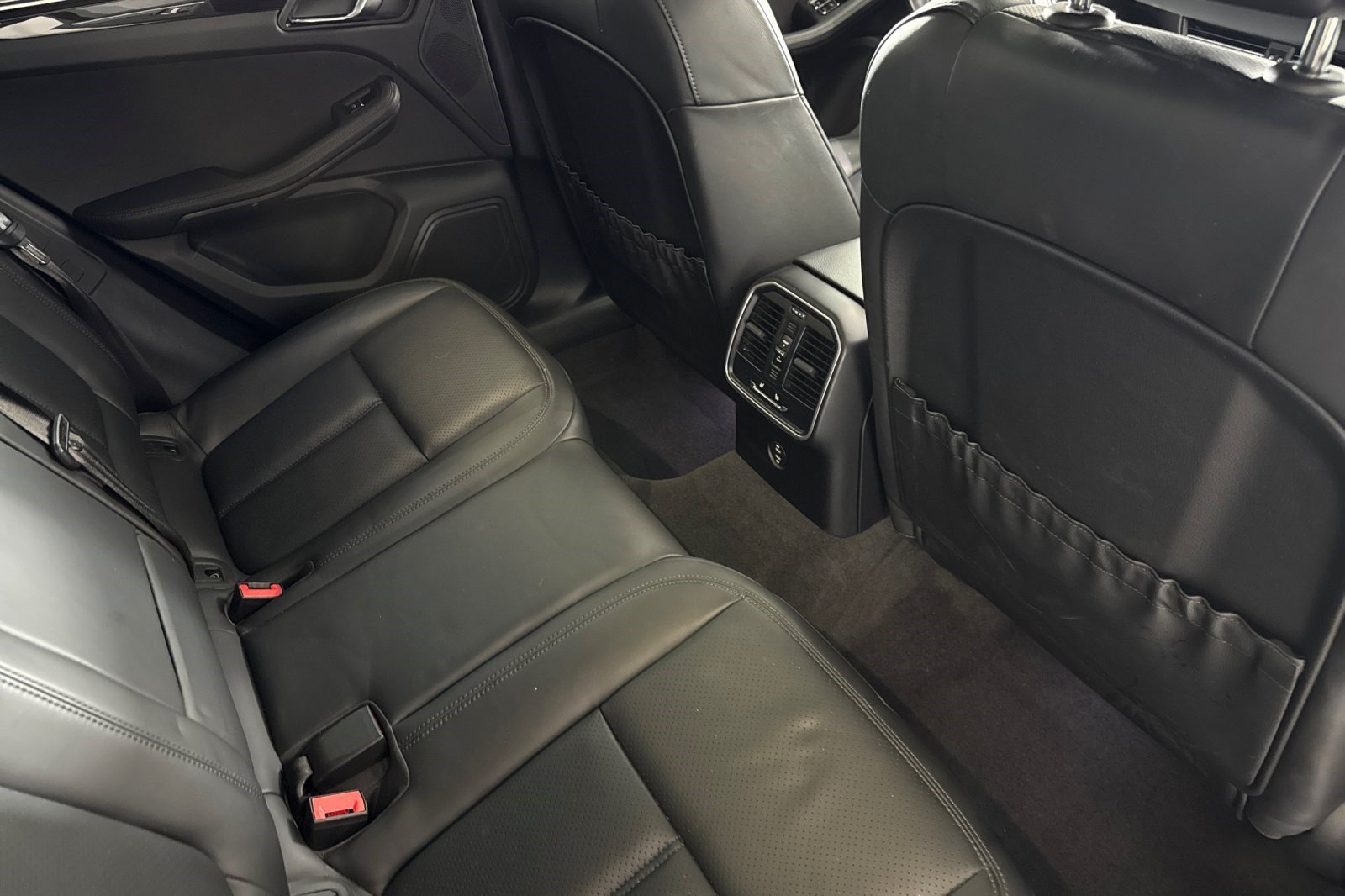 Used 2023 Porsche Macan AWD/4WD image 33
