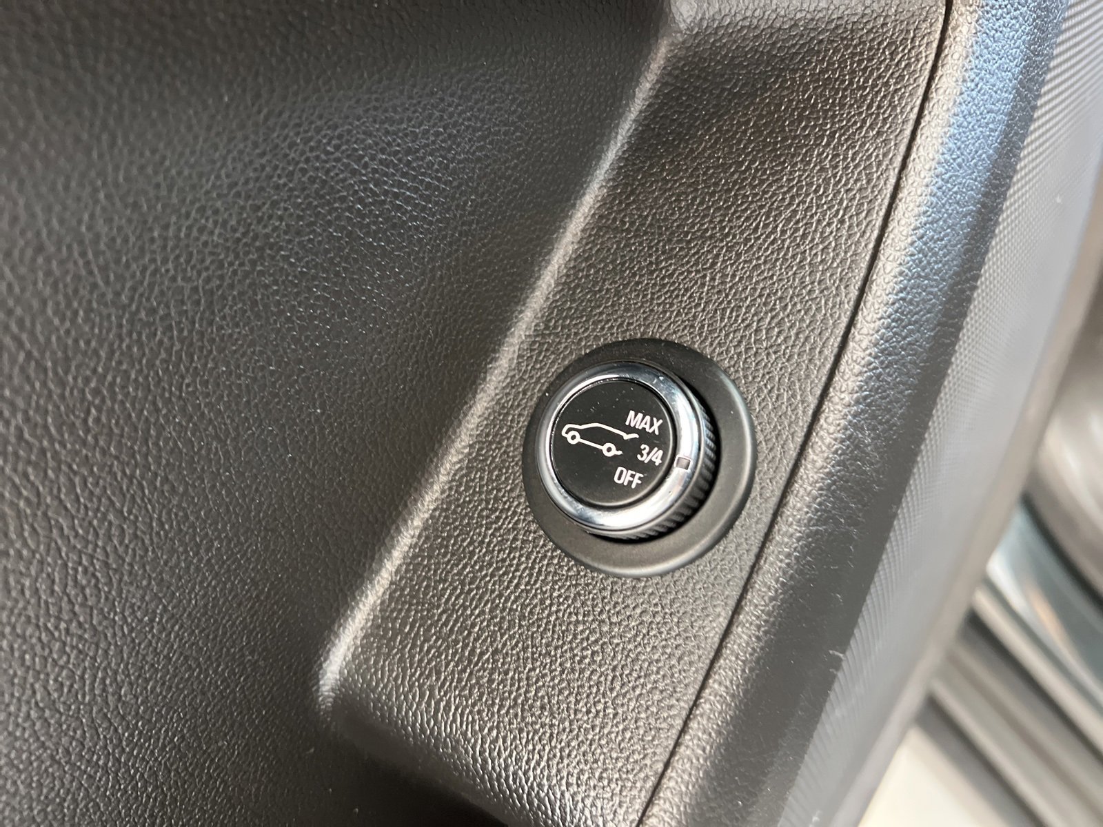 Used 2021 Chevrolet Traverse LT image 28