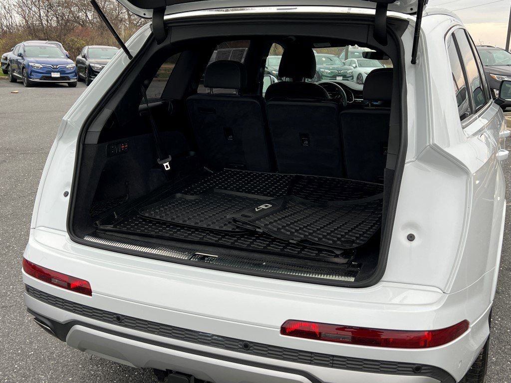 Used 2025 Audi Q7 3.0T Prestige w/ Prestige Package image 16