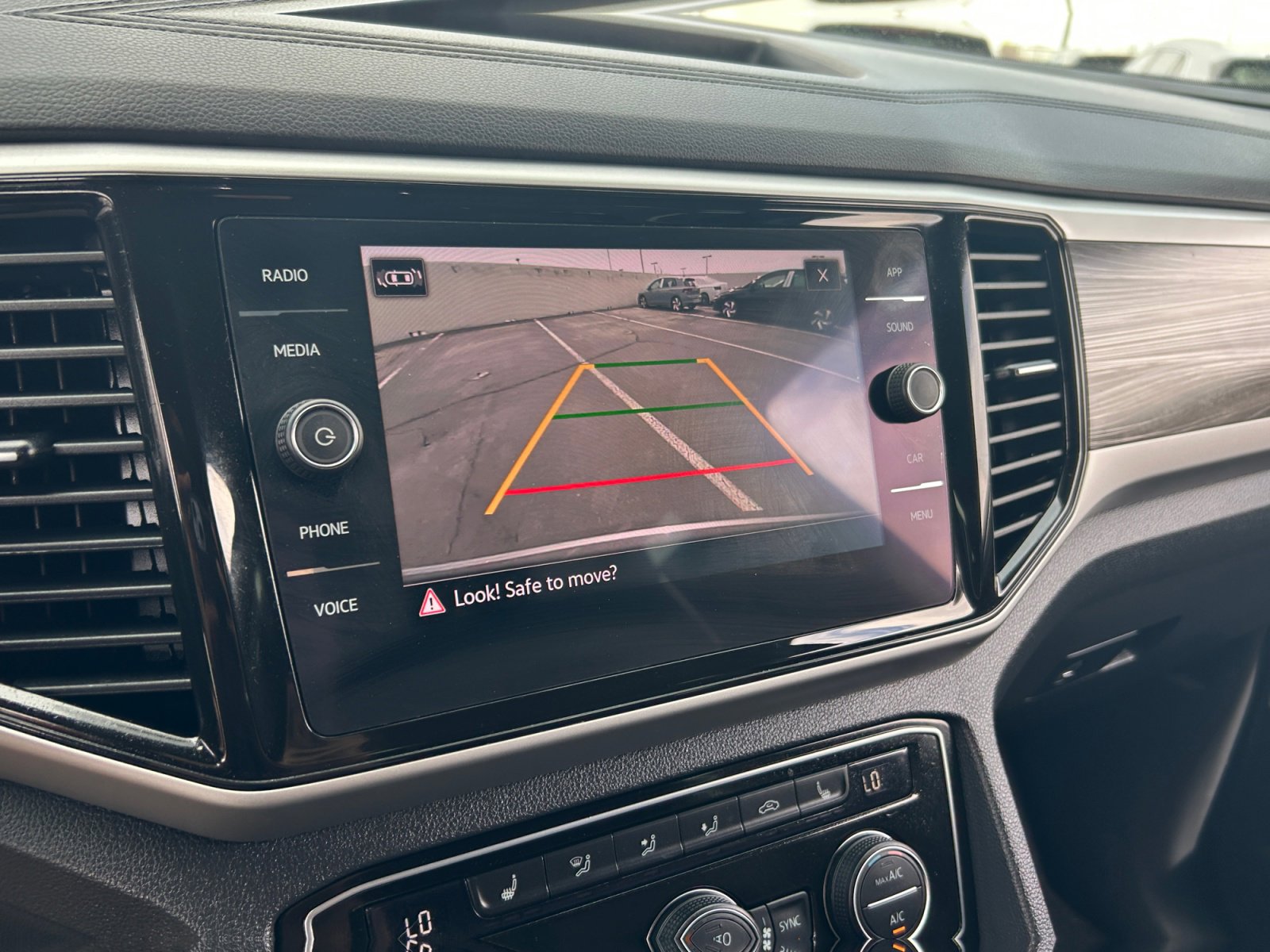 Certified 2022 Volkswagen Atlas Cross Sport SE AWD/4WD image 27