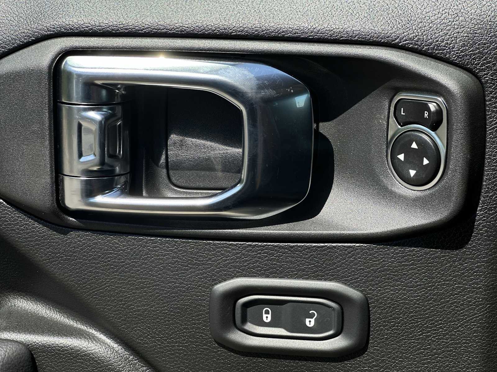 New 2025 Jeep Gladiator Sport image 15