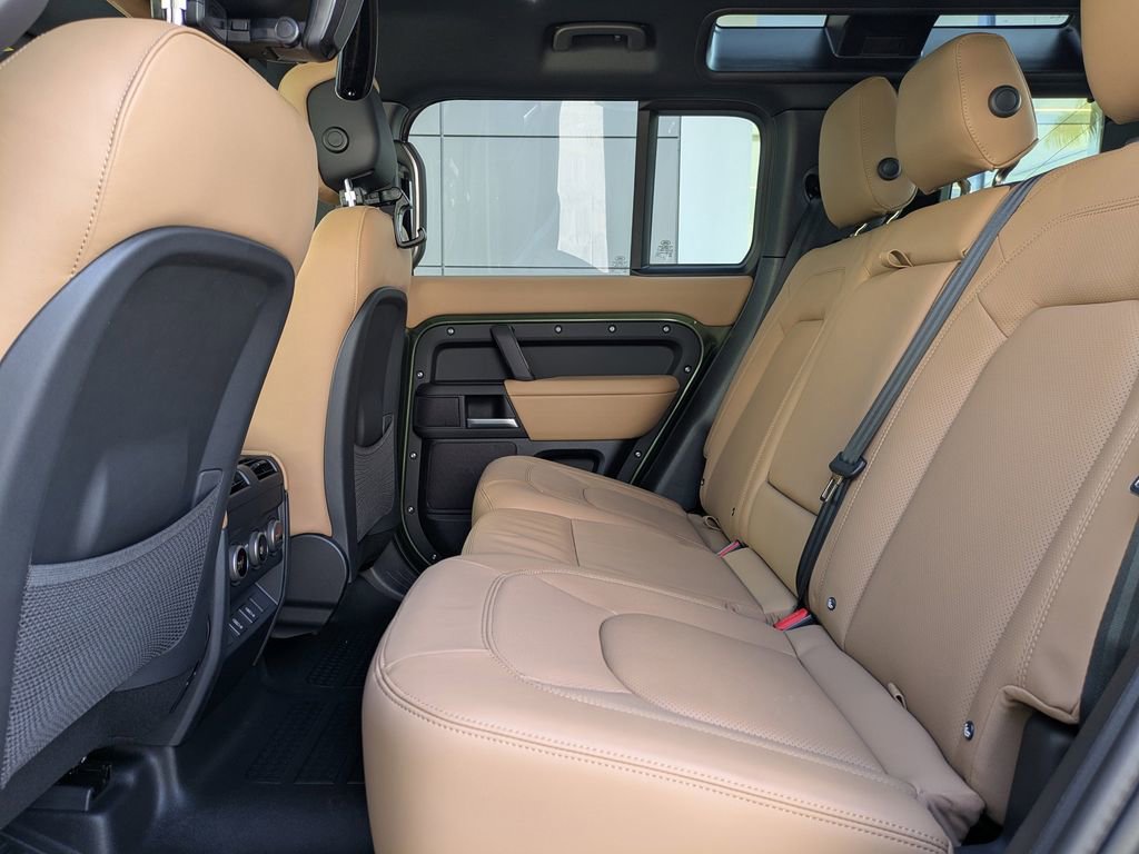 New 2026 Land Rover Defender 110 X-Dynamic SE image 16