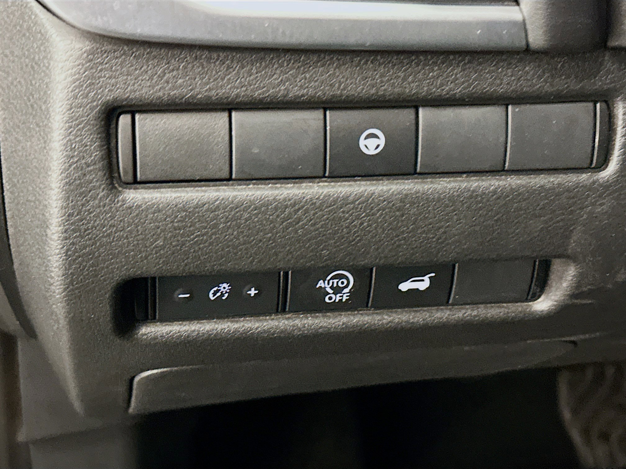 Used 2025 Nissan Rogue SV image 17