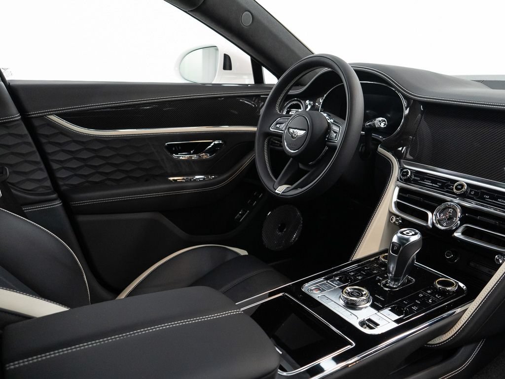 Used 2025 Bentley Flying Spur Plug-In Hybrid AWD/4WD image 29