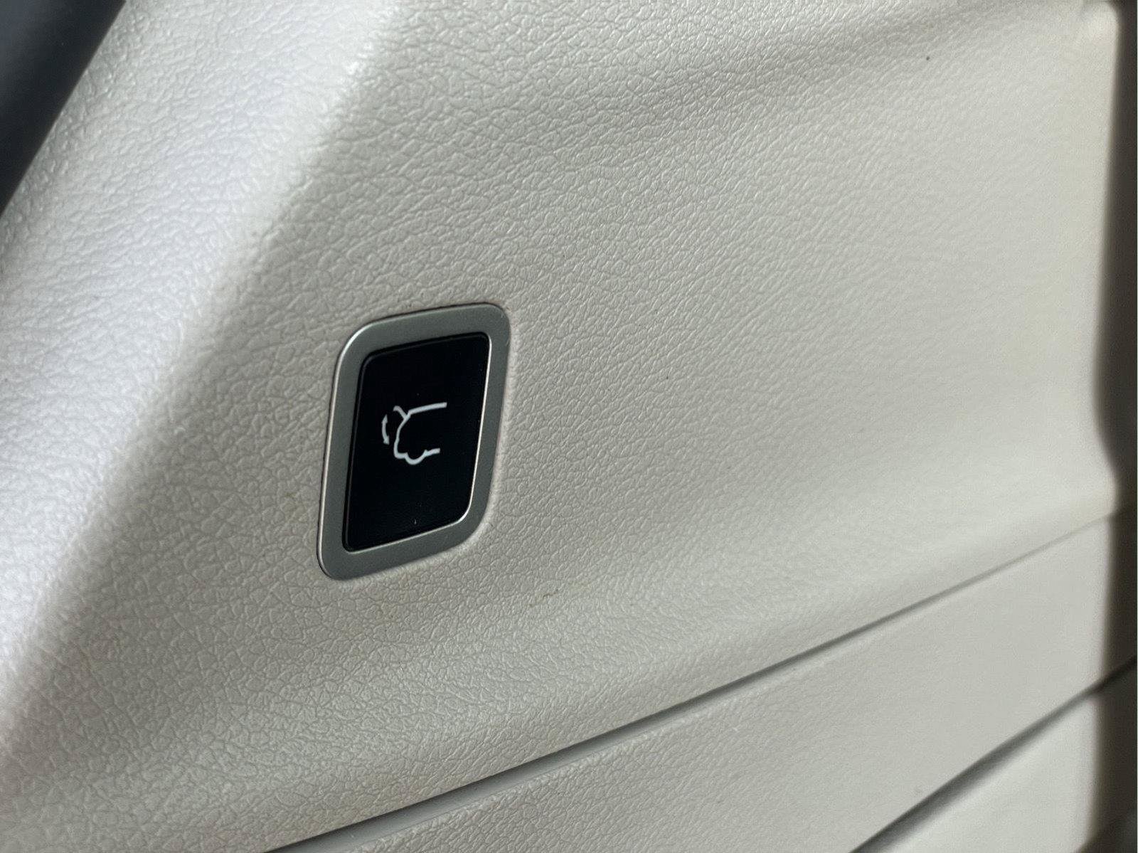 Used 2023 Chrysler Pacifica Limited FWD image 10