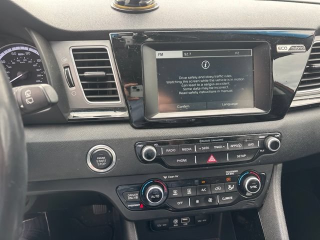 Used 2017 Kia Niro EX FWD image 6