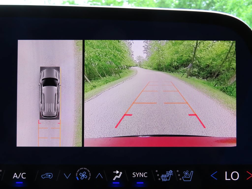 New 2026 Chevrolet Traverse RS w/ LPO, Floor Liner Package AWD/4WD image 8