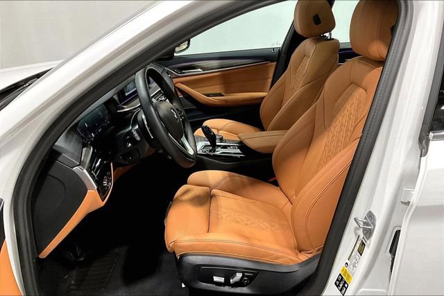 Used 2023 BMW 530i xDrive w/ Premium Package image 26