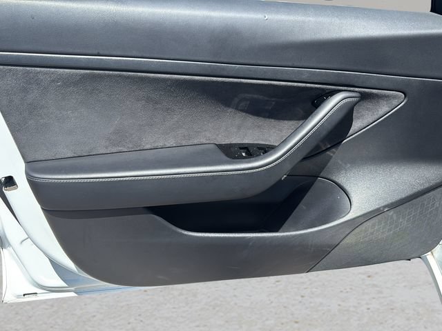 Used 2020 Tesla Model 3 Standard Range Plus RWD image 19