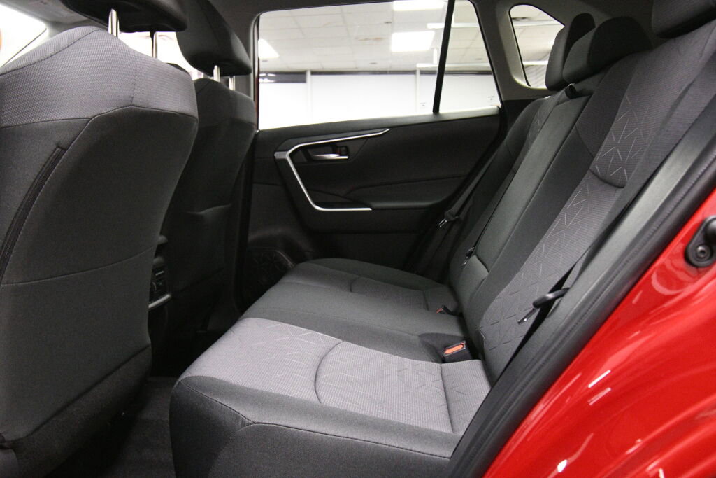 Used 2025 Toyota RAV4 XLE w/ Convenience Package image 23