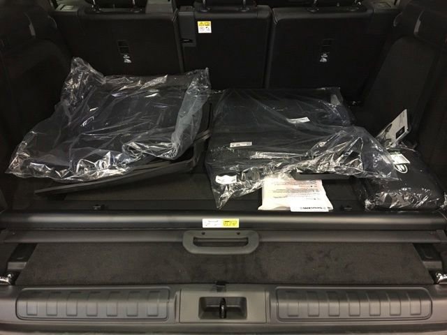 New 2024 Land Rover Discovery Dynamic SE image 29