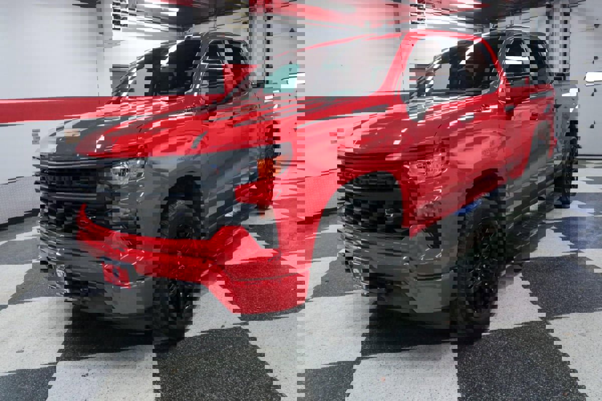 Used 2023 Chevrolet Silverado 1500 Custom w/ LPO, Dark Essentials Package image 5