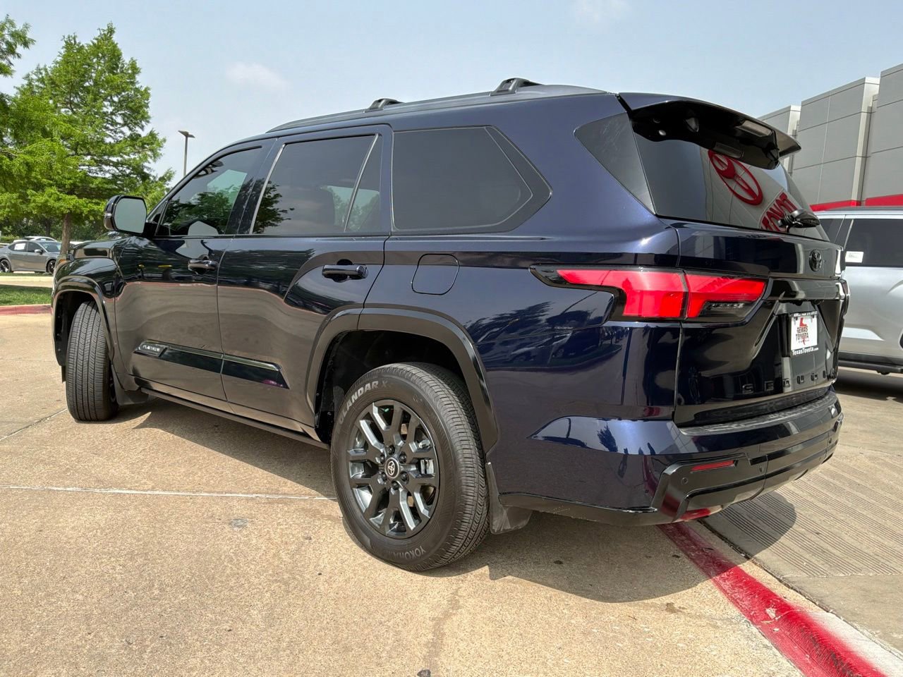 Used 2025 Toyota Sequoia Platinum AWD/4WD image 8