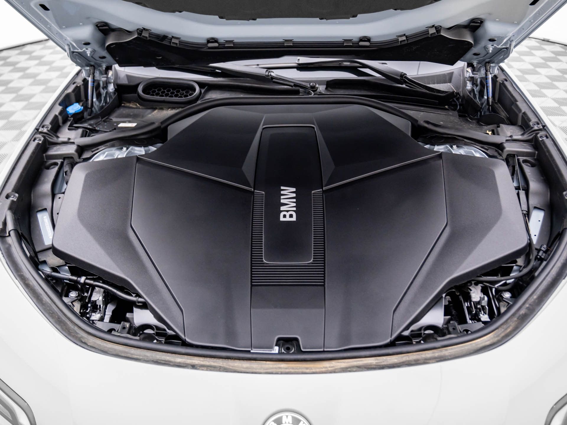 Certified 2025 BMW i7 xDrive60 image 31