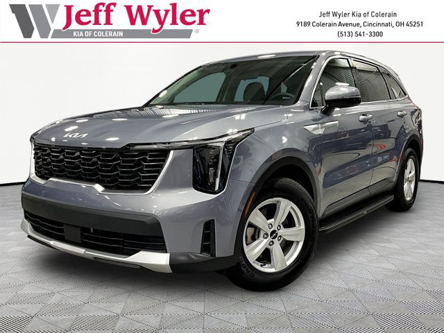 Certified 2025 Kia Sorento LX FWD image 1