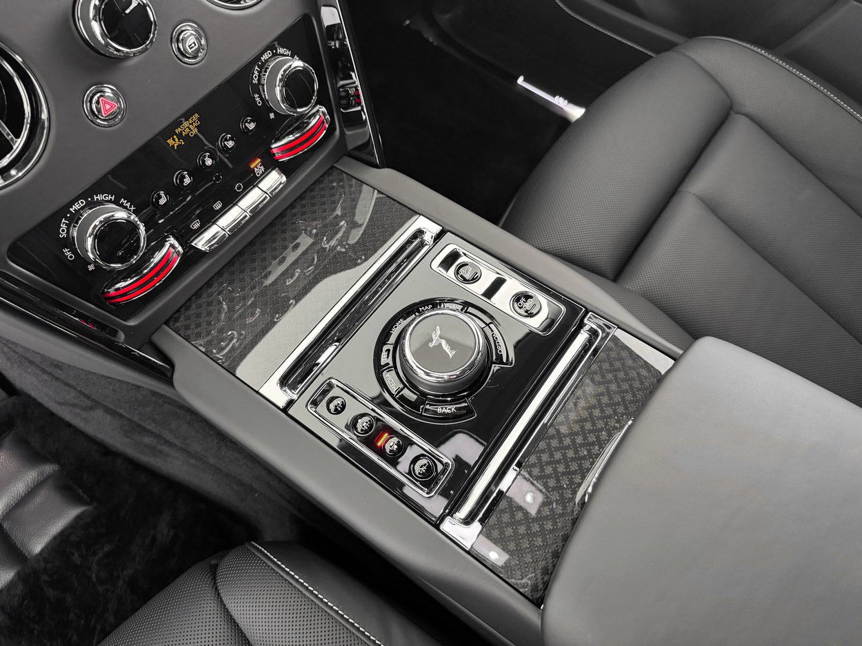 New 2026 Rolls-Royce Cullinan Black Badge AWD/4WD image 20