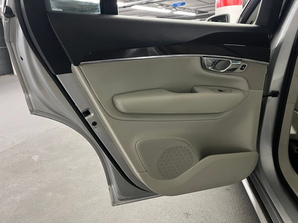 Used 2016 Volvo XC90 T6 Momentum w/ Momentum Plus Package AWD/4WD image 18
