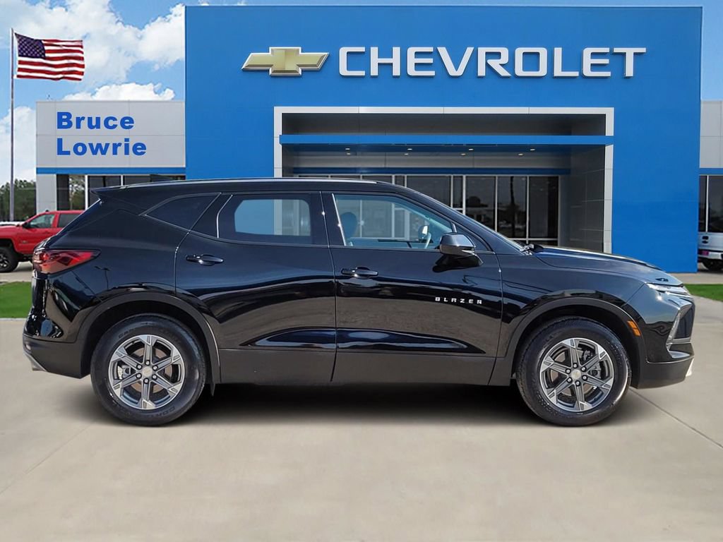 Used 2025 Chevrolet Blazer LT AWD/4WD image 6