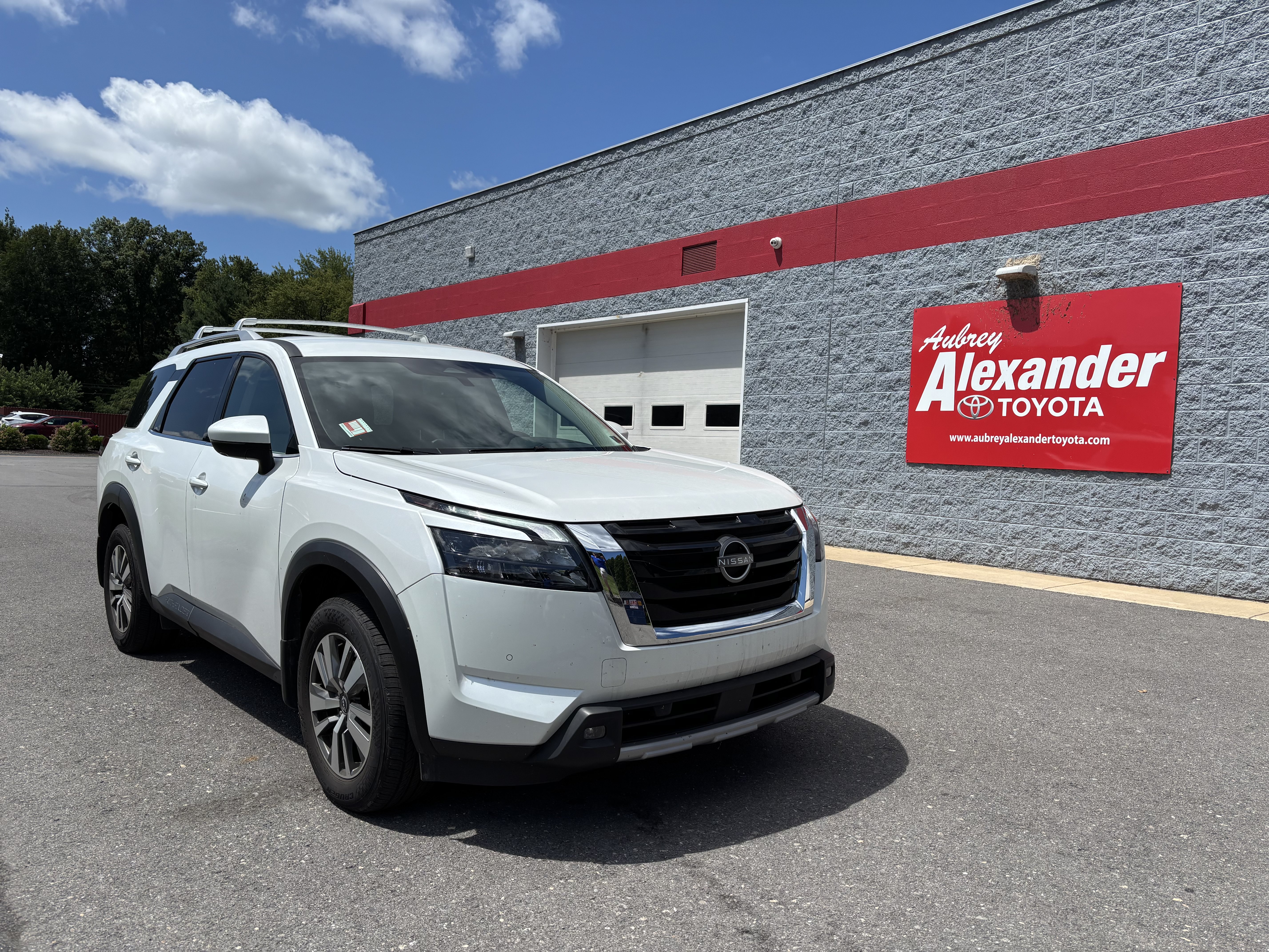 Used 2025 Nissan Pathfinder SL