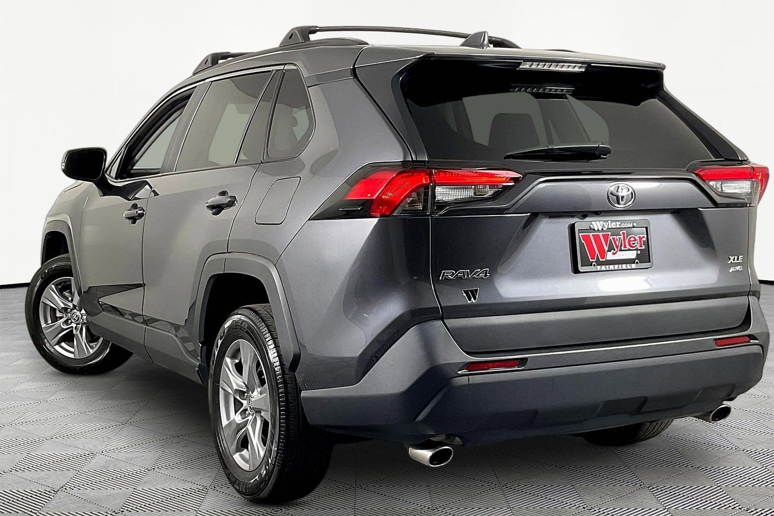 Used 2022 Toyota RAV4 XLE w/ Convenience Package image 4