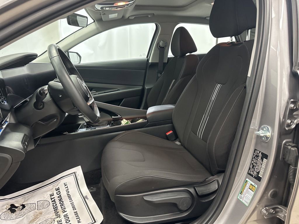 Used 2025 Hyundai Elantra SEL image 10