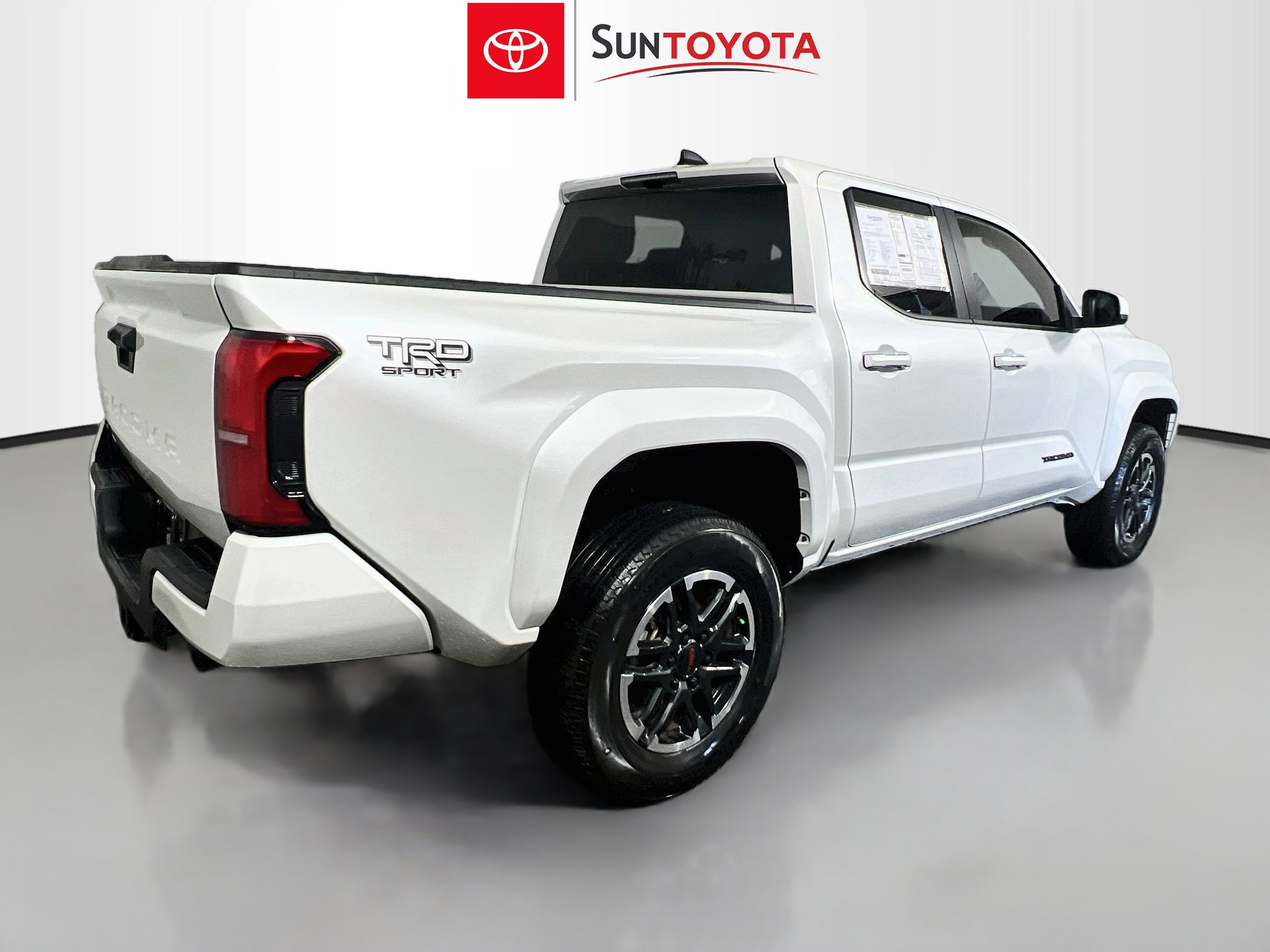 Used 2024 Toyota Tacoma TRD Sport AWD/4WD image 4