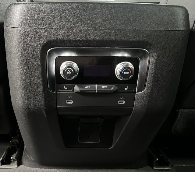 Used 2024 GMC Yukon XL AT4 image 45
