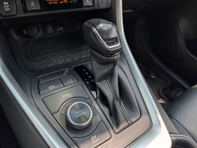 Used 2021 Toyota RAV4 XLE Premium AWD/4WD image 21