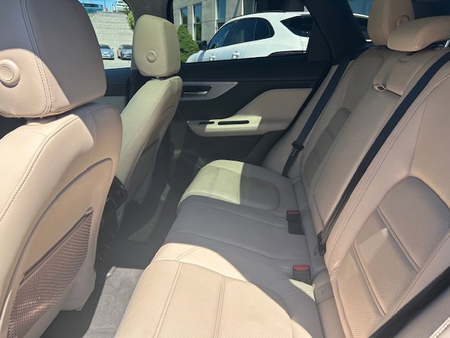 Used 2020 Jaguar F-PACE Prestige image 18