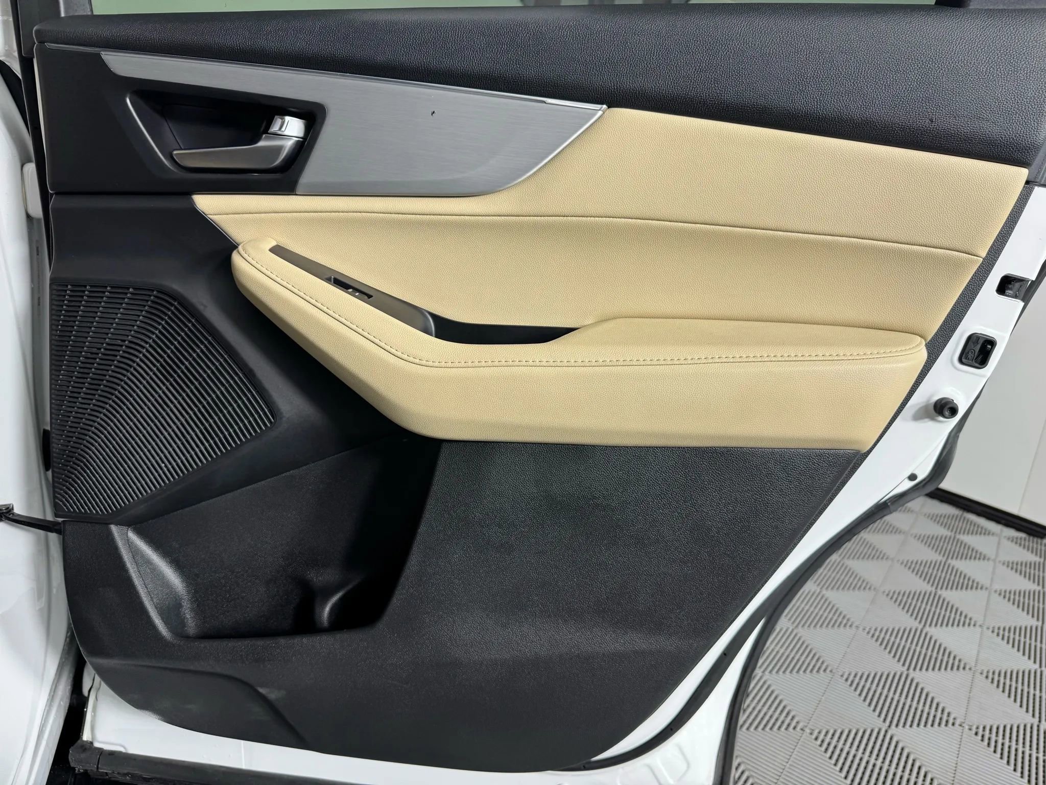 Used 2022 Acura MDX SH-AWD image 49