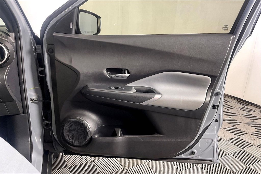 Used 2024 Nissan Kicks SR w/ SR Premium Package FWD image 21