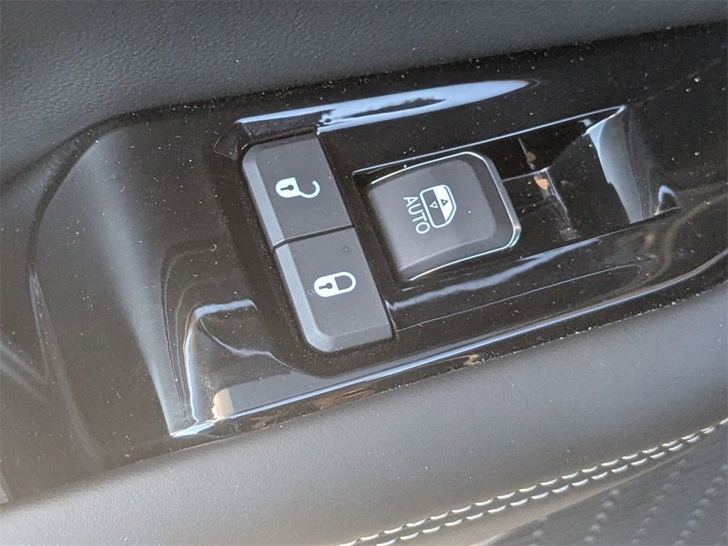 Used 2022 Jeep Grand Cherokee Overland w/ Luxury Tech Group IV image 30