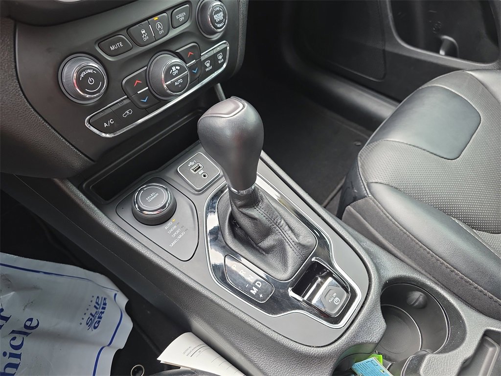 Used 2022 Jeep Cherokee Limited image 28