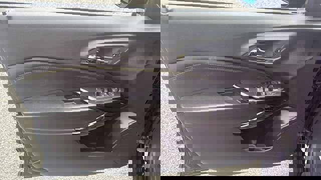 New 2025 Chevrolet Trax LT w/ Driver Confidence Package FWD image 12