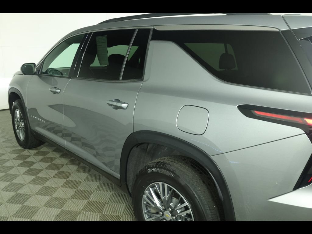 Used 2025 Chevrolet Traverse LT AWD/4WD image 17