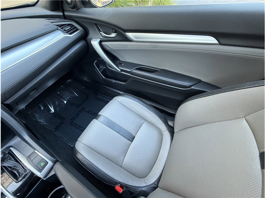 Used 2017 Honda Civic Touring image 12