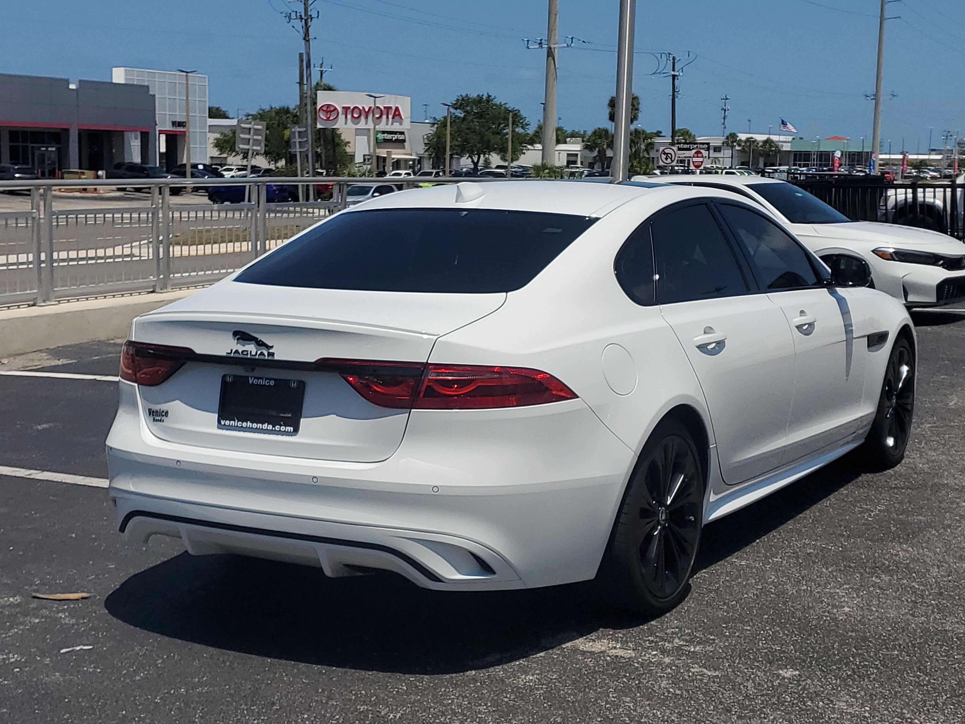 Used 2024 Jaguar XF R-Dynamic SE AWD/4WD image 7