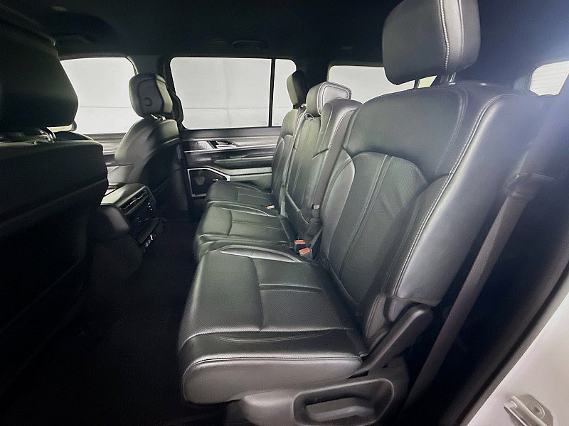Used 2023 Jeep Wagoneer L Series II AWD/4WD image 23